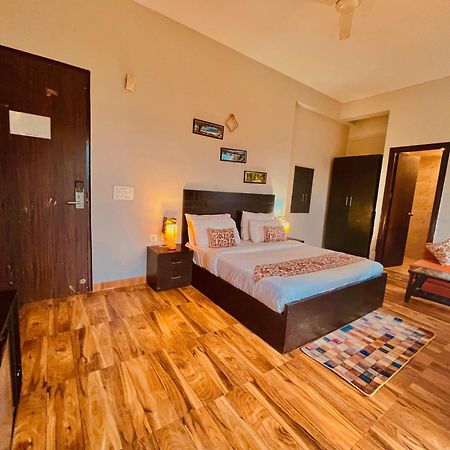 Pearl Grand Boutique Cottage In Omaxe Anandam Vrindavan - #Premium Ac Rooms With Balcony #Big Parking #Lift #Garden #Peaceful Area #Near Prem Mandir #Property Of The Year #Most Awarded Esterno foto