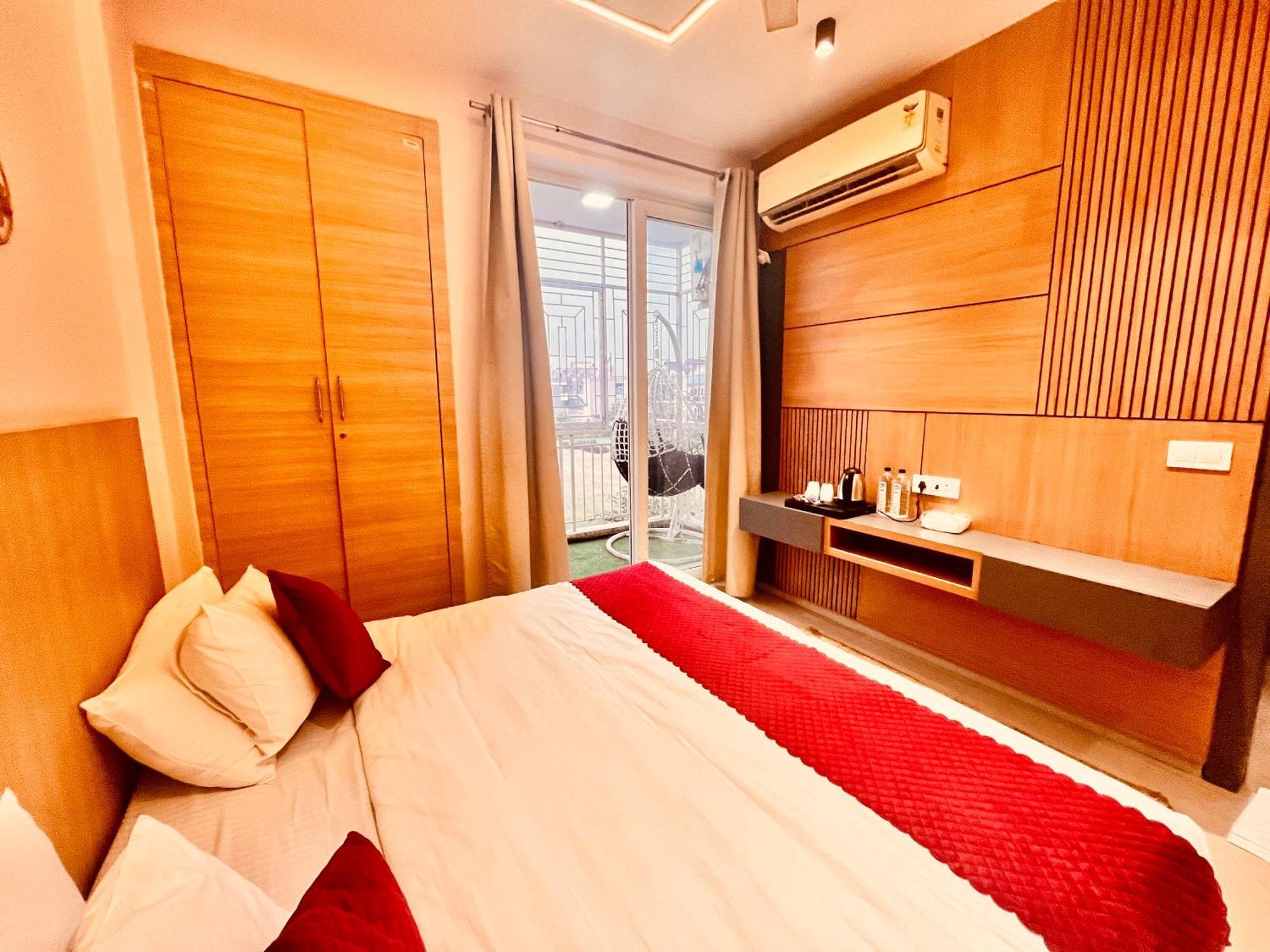 Pearl Grand Boutique Cottage In Omaxe Anandam Vrindavan - #Premium Ac Rooms With Balcony #Big Parking #Lift #Garden #Peaceful Area #Near Prem Mandir #Property Of The Year #Most Awarded Esterno foto