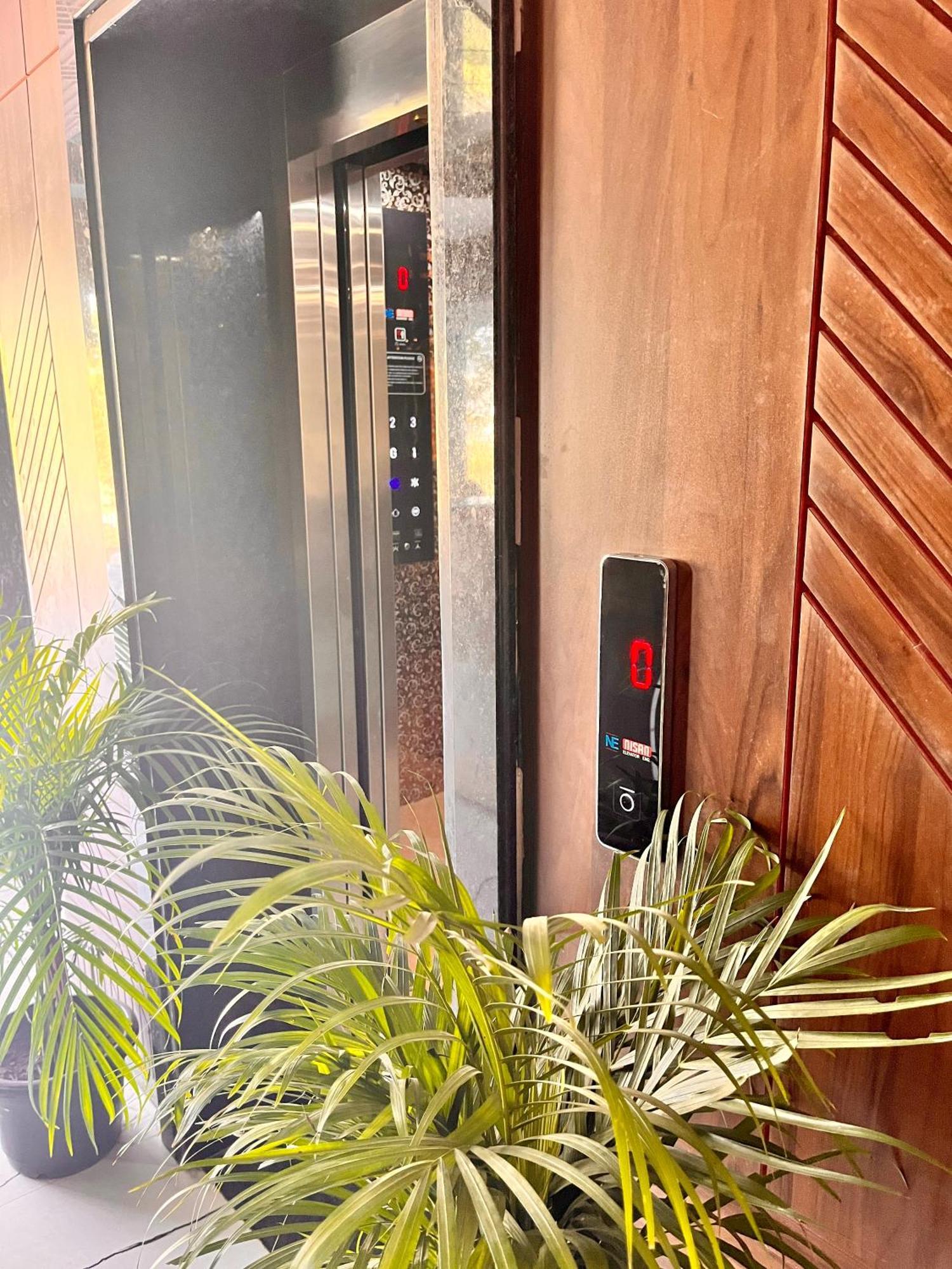 Pearl Grand Boutique Cottage In Omaxe Anandam Vrindavan - #Premium Ac Rooms With Balcony #Big Parking #Lift #Garden #Peaceful Area #Near Prem Mandir #Property Of The Year #Most Awarded Esterno foto