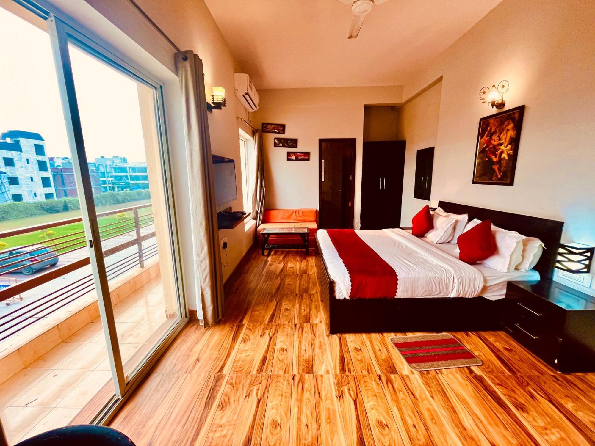 Pearl Grand Boutique Cottage In Omaxe Anandam Vrindavan - #Premium Ac Rooms With Balcony #Big Parking #Lift #Garden #Peaceful Area #Near Prem Mandir #Property Of The Year #Most Awarded Esterno foto