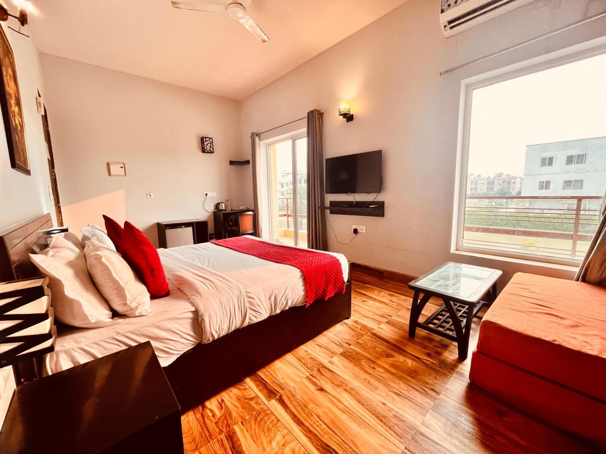 Pearl Grand Boutique Cottage In Omaxe Anandam Vrindavan - #Premium Ac Rooms With Balcony #Big Parking #Lift #Garden #Peaceful Area #Near Prem Mandir #Property Of The Year #Most Awarded Esterno foto