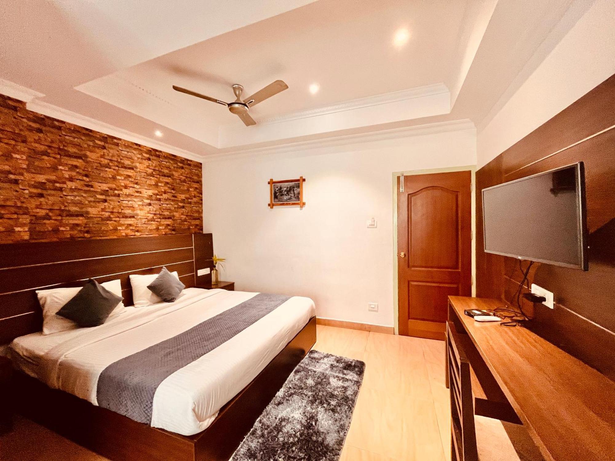 Pearl Grand Boutique Cottage In Omaxe Anandam Vrindavan - #Premium Ac Rooms With Balcony #Big Parking #Lift #Garden #Peaceful Area #Near Prem Mandir #Property Of The Year #Most Awarded Esterno foto