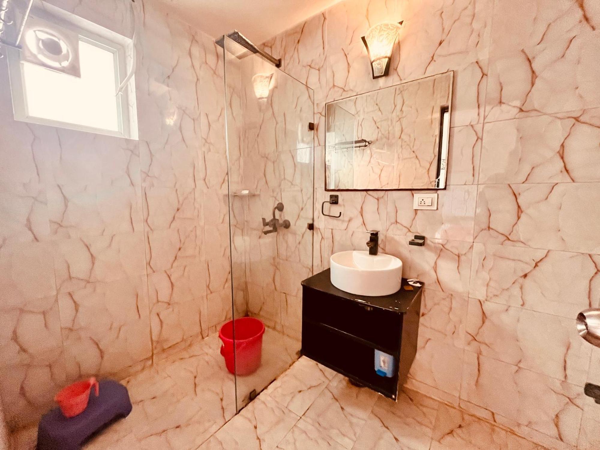 Pearl Grand Boutique Cottage In Omaxe Anandam Vrindavan - #Premium Ac Rooms With Balcony #Big Parking #Lift #Garden #Peaceful Area #Near Prem Mandir #Property Of The Year #Most Awarded Esterno foto