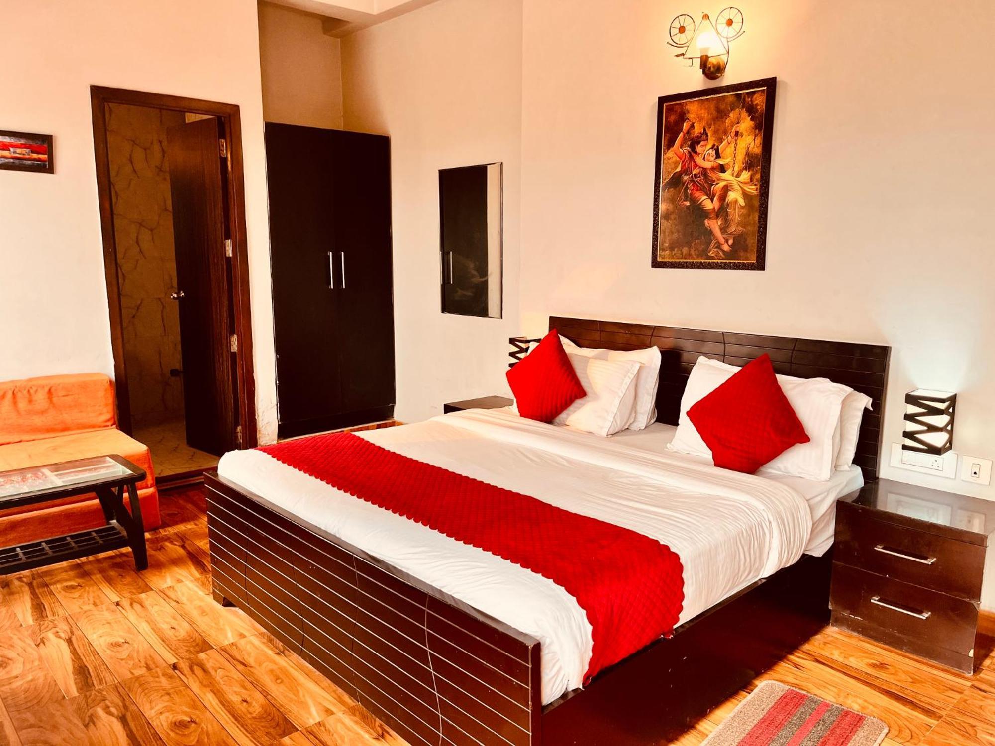 Pearl Grand Boutique Cottage In Omaxe Anandam Vrindavan - #Premium Ac Rooms With Balcony #Big Parking #Lift #Garden #Peaceful Area #Near Prem Mandir #Property Of The Year #Most Awarded Esterno foto