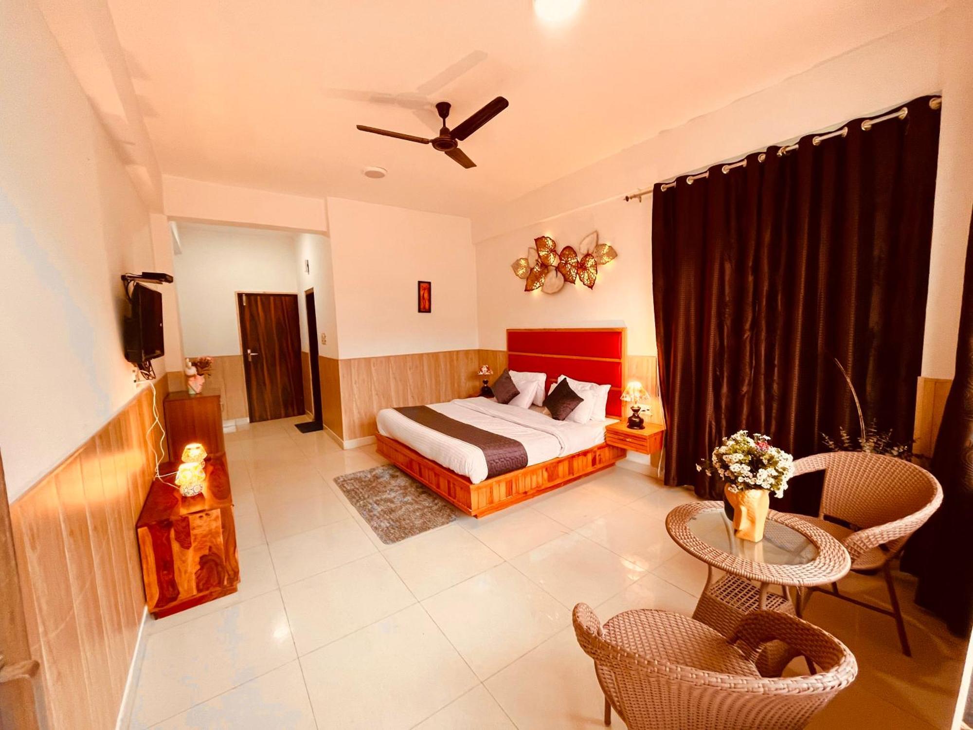 Pearl Grand Boutique Cottage In Omaxe Anandam Vrindavan - #Premium Ac Rooms With Balcony #Big Parking #Lift #Garden #Peaceful Area #Near Prem Mandir #Property Of The Year #Most Awarded Esterno foto