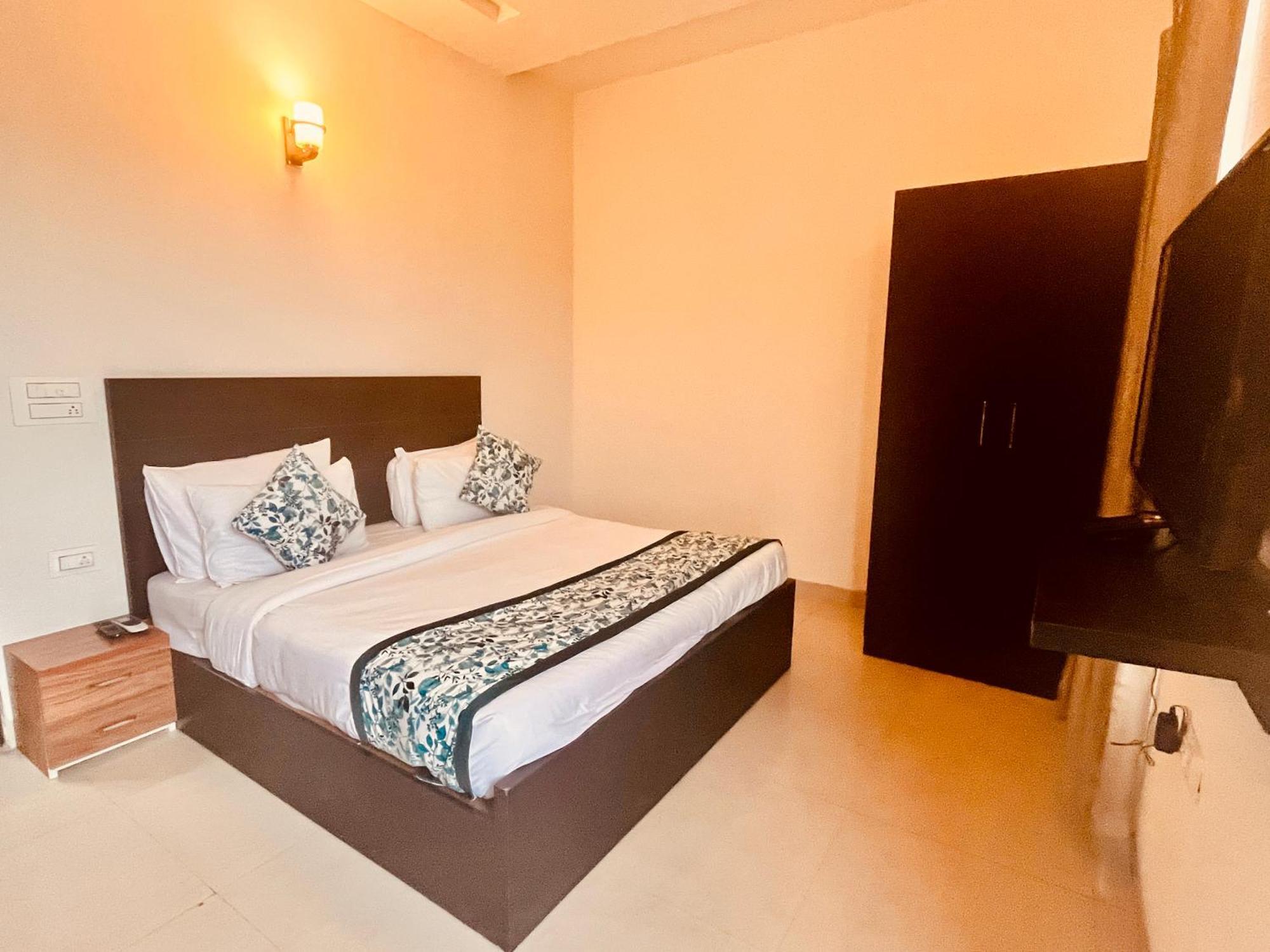 Pearl Grand Boutique Cottage In Omaxe Anandam Vrindavan - #Premium Ac Rooms With Balcony #Big Parking #Lift #Garden #Peaceful Area #Near Prem Mandir #Property Of The Year #Most Awarded Esterno foto