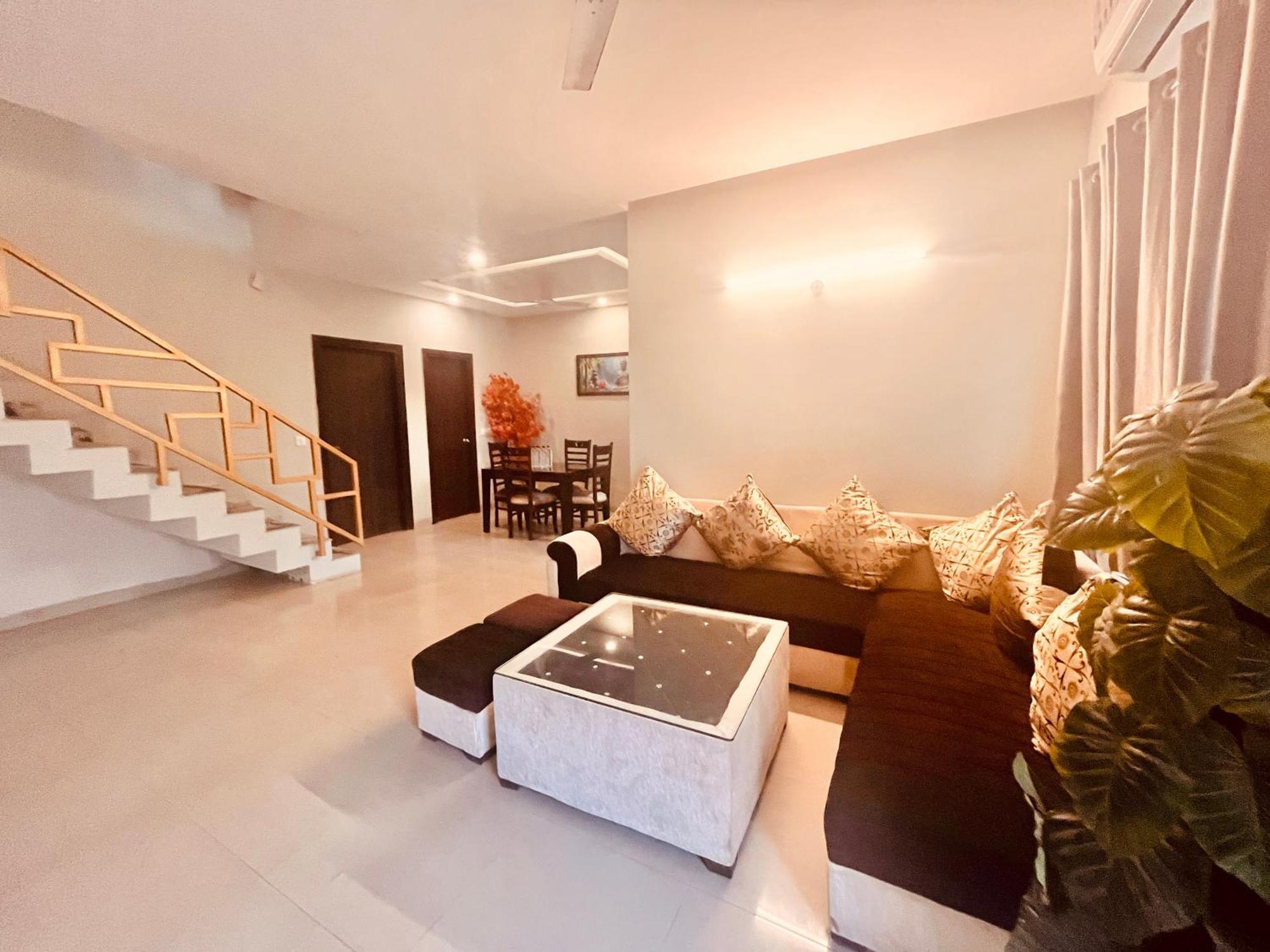 Pearl Grand Boutique Cottage In Omaxe Anandam Vrindavan - #Premium Ac Rooms With Balcony #Big Parking #Lift #Garden #Peaceful Area #Near Prem Mandir #Property Of The Year #Most Awarded Esterno foto
