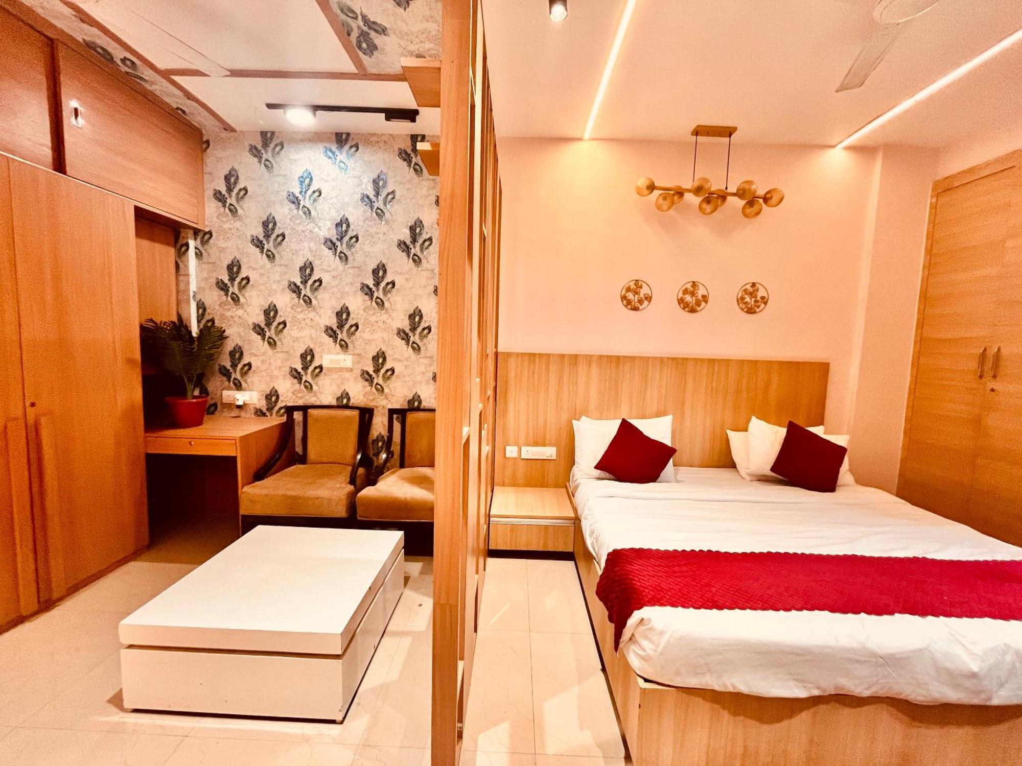 Pearl Grand Boutique Cottage In Omaxe Anandam Vrindavan - #Premium Ac Rooms With Balcony #Big Parking #Lift #Garden #Peaceful Area #Near Prem Mandir #Property Of The Year #Most Awarded Esterno foto
