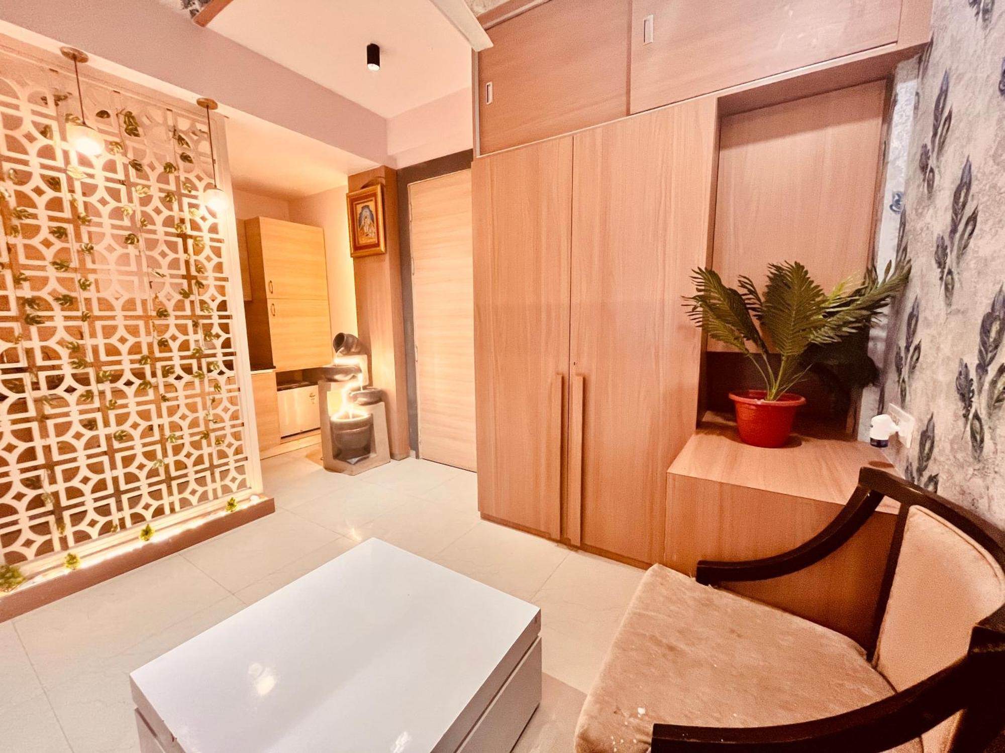Pearl Grand Boutique Cottage In Omaxe Anandam Vrindavan - #Premium Ac Rooms With Balcony #Big Parking #Lift #Garden #Peaceful Area #Near Prem Mandir #Property Of The Year #Most Awarded Esterno foto