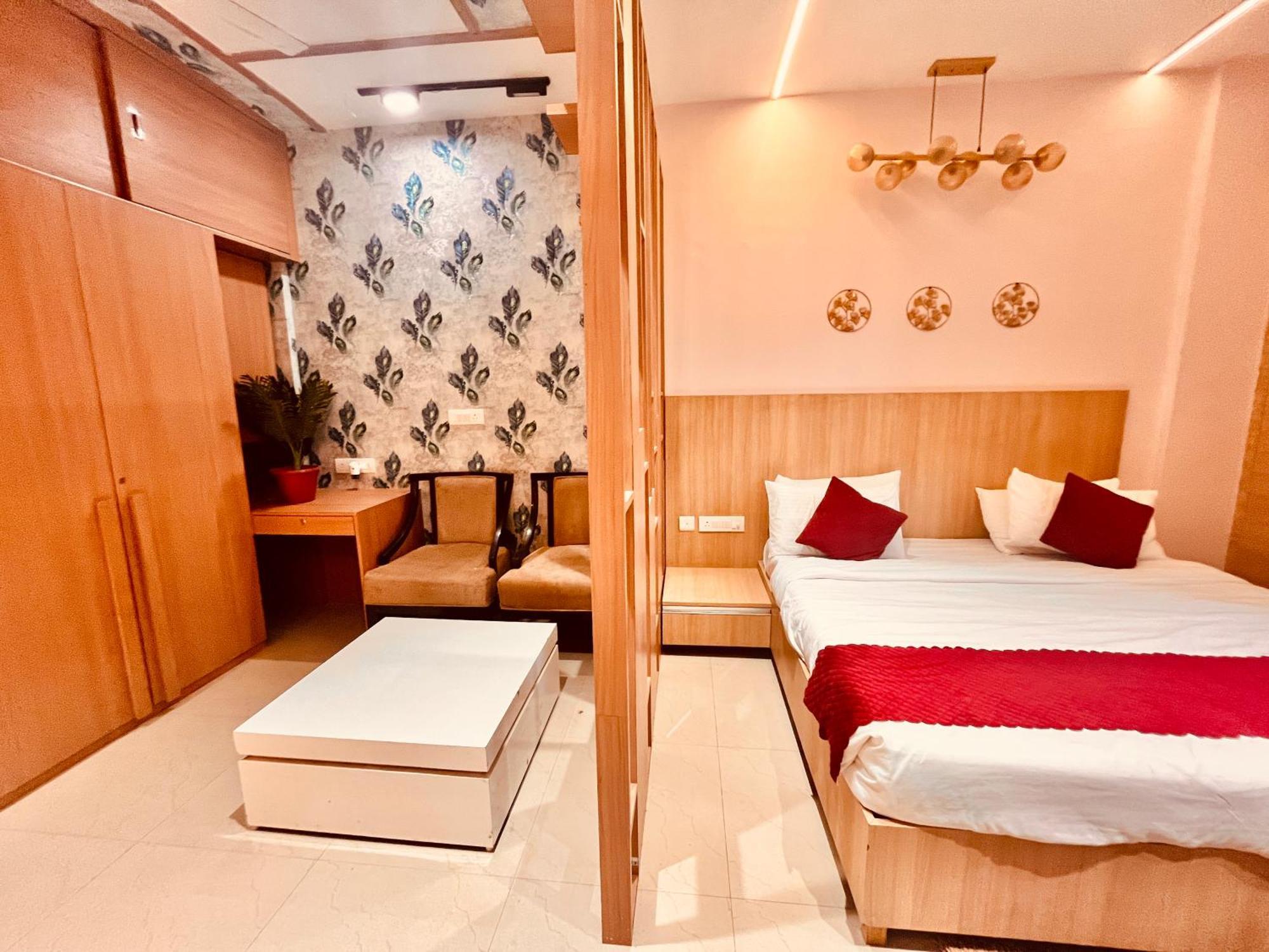 Pearl Grand Boutique Cottage In Omaxe Anandam Vrindavan - #Premium Ac Rooms With Balcony #Big Parking #Lift #Garden #Peaceful Area #Near Prem Mandir #Property Of The Year #Most Awarded Esterno foto