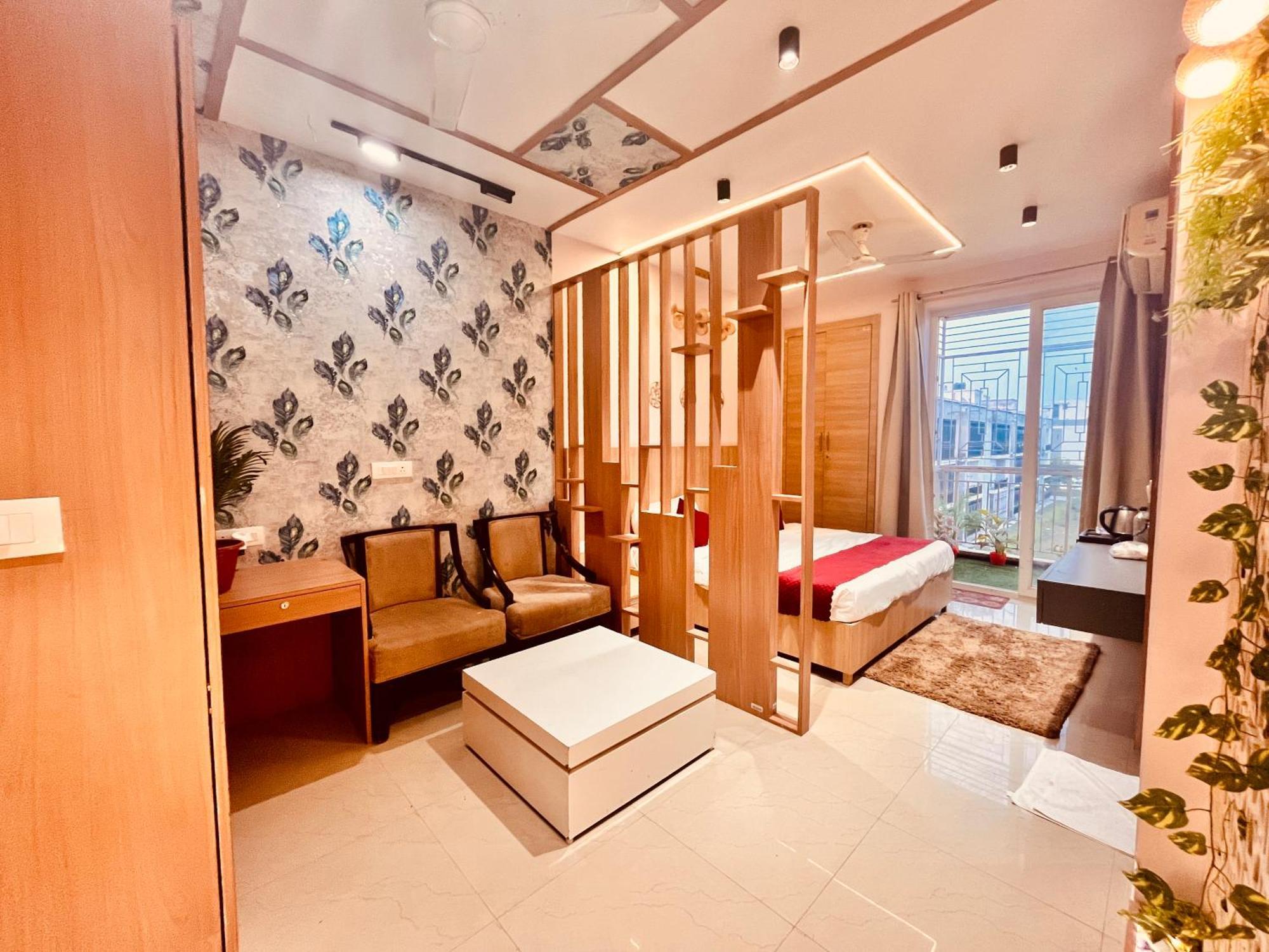 Pearl Grand Boutique Cottage In Omaxe Anandam Vrindavan - #Premium Ac Rooms With Balcony #Big Parking #Lift #Garden #Peaceful Area #Near Prem Mandir #Property Of The Year #Most Awarded Esterno foto