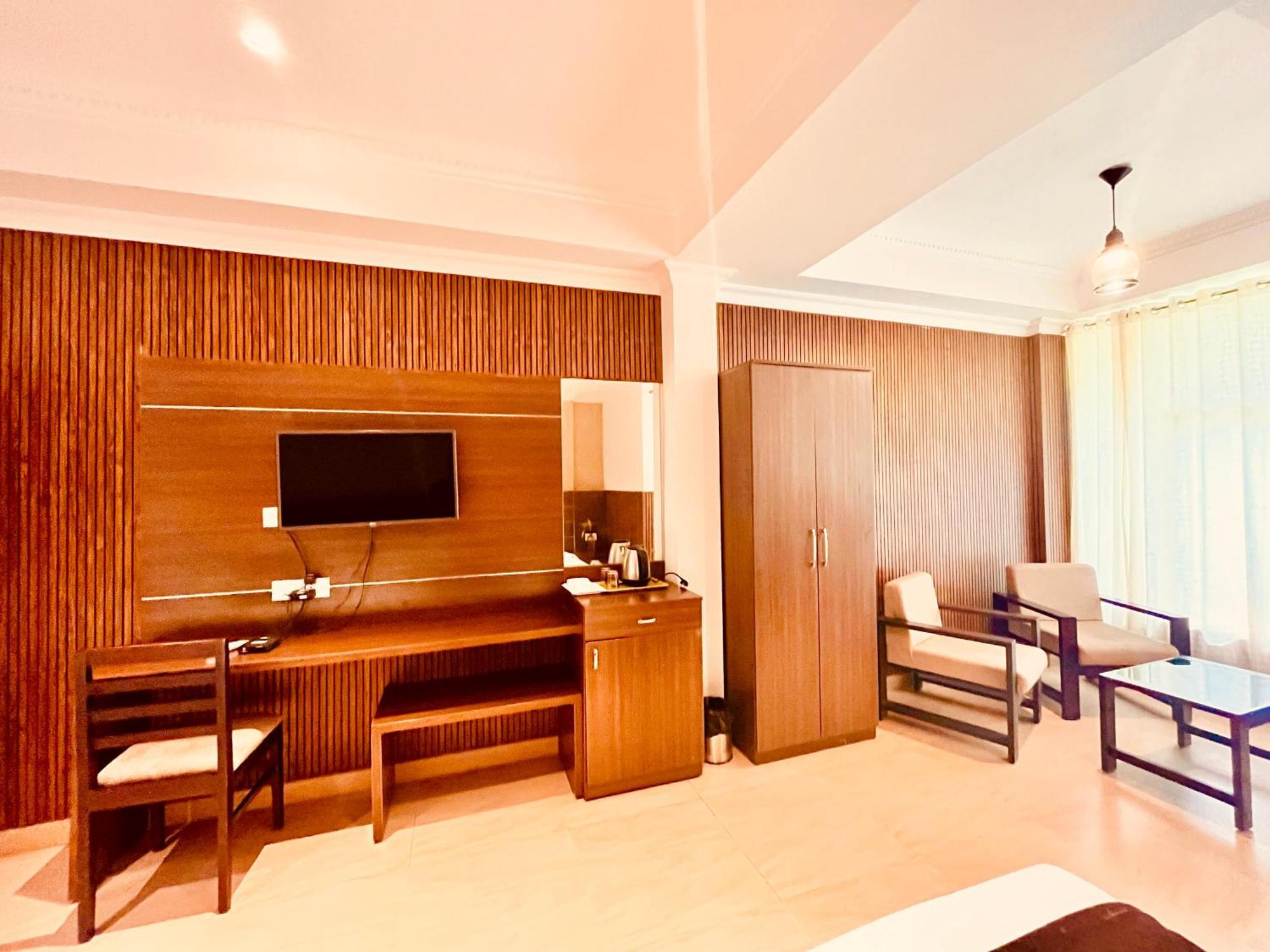Pearl Grand Boutique Cottage In Omaxe Anandam Vrindavan - #Premium Ac Rooms With Balcony #Big Parking #Lift #Garden #Peaceful Area #Near Prem Mandir #Property Of The Year #Most Awarded Esterno foto