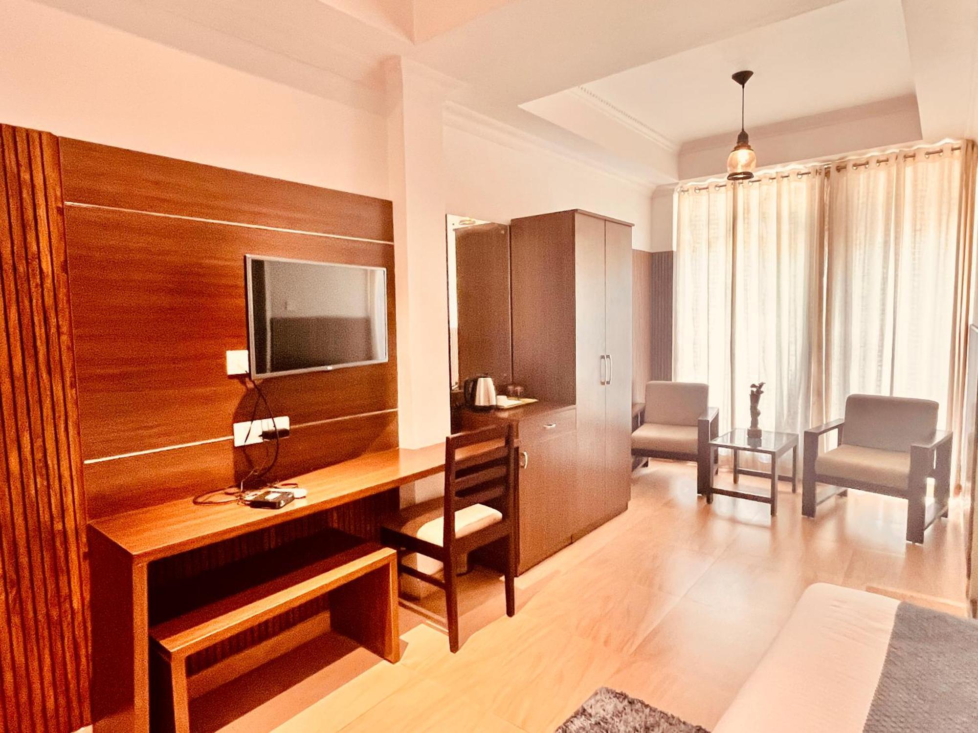 Pearl Grand Boutique Cottage In Omaxe Anandam Vrindavan - #Premium Ac Rooms With Balcony #Big Parking #Lift #Garden #Peaceful Area #Near Prem Mandir #Property Of The Year #Most Awarded Esterno foto
