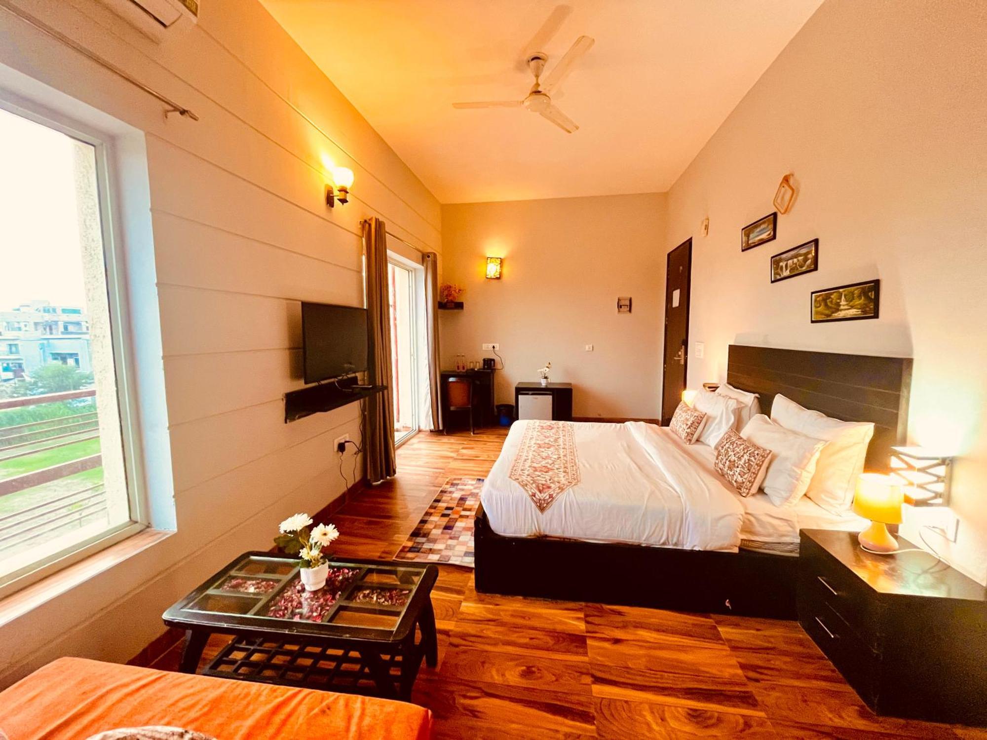 Pearl Grand Boutique Cottage In Omaxe Anandam Vrindavan - #Premium Ac Rooms With Balcony #Big Parking #Lift #Garden #Peaceful Area #Near Prem Mandir #Property Of The Year #Most Awarded Esterno foto