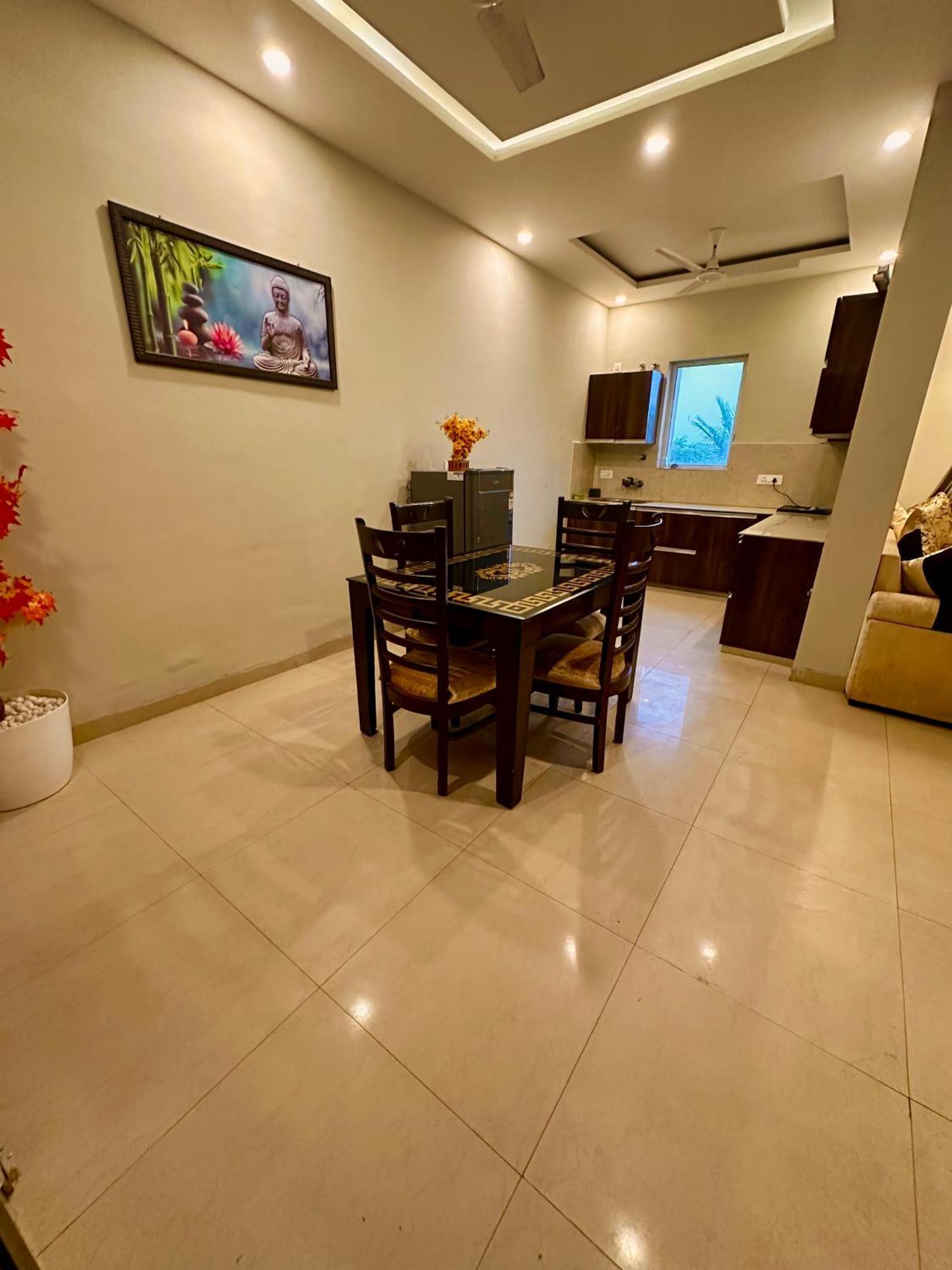 Pearl Grand Boutique Cottage In Omaxe Anandam Vrindavan - #Premium Ac Rooms With Balcony #Big Parking #Lift #Garden #Peaceful Area #Near Prem Mandir #Property Of The Year #Most Awarded Esterno foto