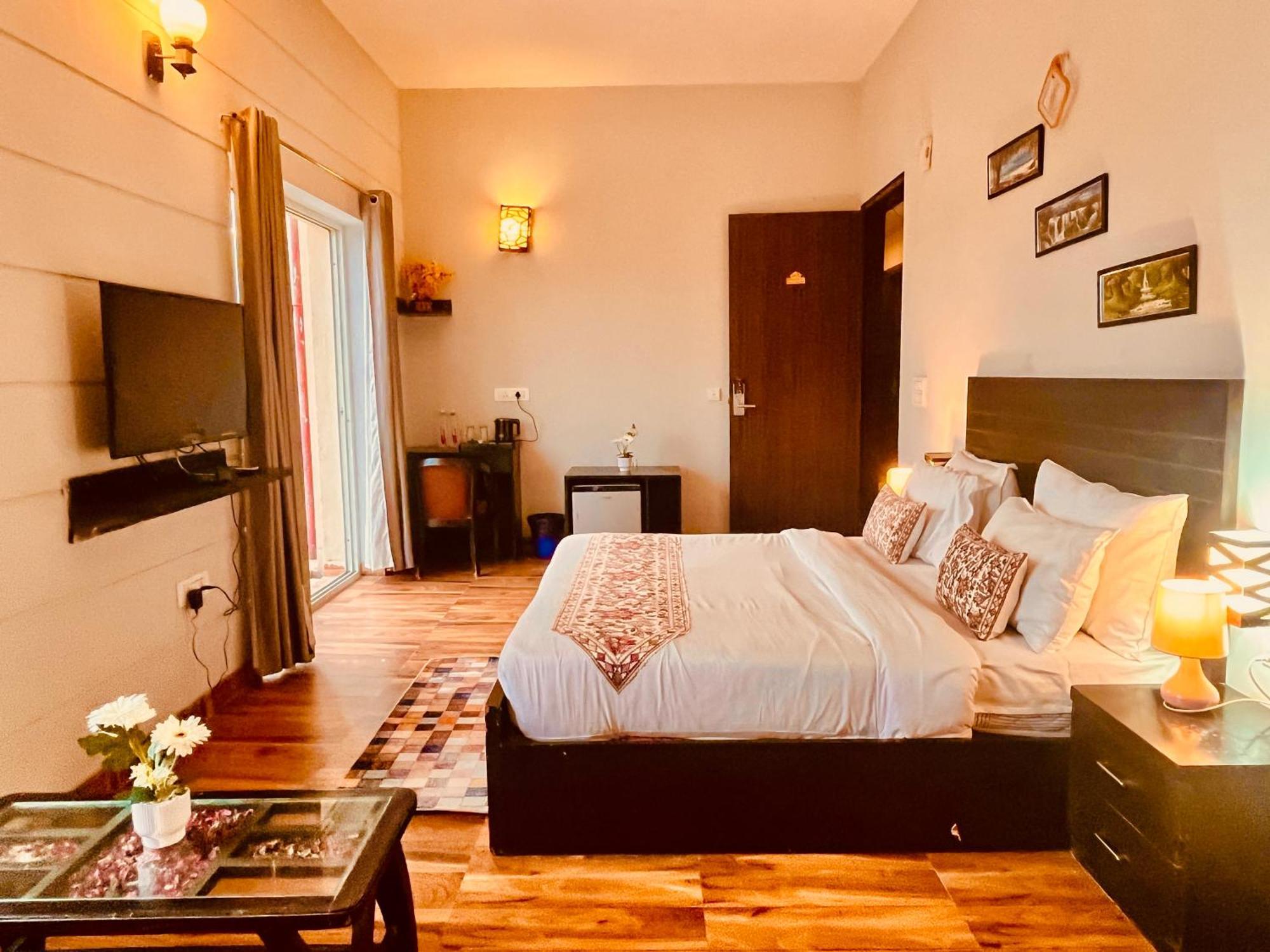 Pearl Grand Boutique Cottage In Omaxe Anandam Vrindavan - #Premium Ac Rooms With Balcony #Big Parking #Lift #Garden #Peaceful Area #Near Prem Mandir #Property Of The Year #Most Awarded Esterno foto